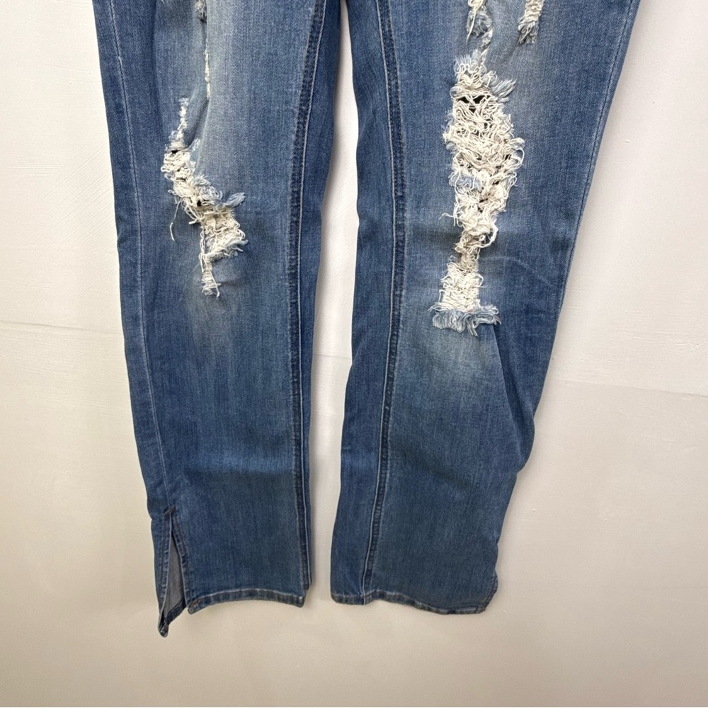 Fashion Nova Distressed Straight-Leg Jeans – Size 7 – Excellent Condition - Picture 10 of 15